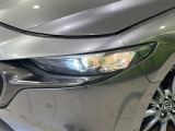 【LEDヘッドライト】悪天候や夜間走行時も良好な視界を確保し安心して運転できる高輝度LEDヘッドライトを装備!点灯速度が早く、消費電力も抑えられています。