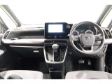 必要な装備を使いやすい位置に配置した機能的な運転席まわり。操作感や車両感覚など、ぜひ運転席に座って確かめてください。