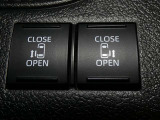 室内スイッチやリモコンで電動スライドドアの開閉が出来ます。電動なので半ドアになる心配もなく楽に開閉ができます。