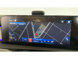 【コマンドシステム】センターのコントローラーとスイッチ類及び音声認識機能により、ナビゲーションやオーディオ&ビジュアル、車両設定等を安全に操作できます。また高精度ディスプレイを採用しています。
