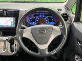 インテリアに合わせたデザインのステアリングは、運転される方のことも考え、運転しやすい形状、大きさです。是非一度、実際に触ってお確かめください。
