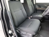 運転席の写真です!座り心地も良さそう、あなたのドライビングポジションをガッチリ支え、心地よい安心感で、ロングドライブもらくらく??