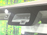 【スズキ セーフティサポート】走行中に前方の車両等を認識し、衝突しそうな時は警報とブレーキで衝突回避と被害軽減をアシスト。より安全にドライブをお楽しみいただけます。
