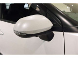 サイドターンランプ付きドアミラー。車両のドレスアップと右左折時の被視認性を兼ね備えたお洒落なミラーです。