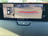 360&deg;ビューモニターでは前後左右4つのカメラ映像をさまざまな走行状況に応じて切り替えてセンターディスプレイに表示することで、駐車時や狭い道でのすれ違い時、見通しの悪い交差点進入時でも安心感を高めます