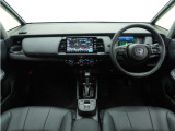 ◆視界広々で非常に運転しやすくロングドライブでも疲れを感じさせないすっきりとまとまったインパネ周りです。