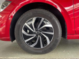 18565R15タイヤにActive専用アルミホイールを装着。