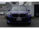 BMWの代名詞の【キドニーグリル】グリルが腎臓のように見えるので【キドニー】と呼ばれるようになりました。一目見ただけでBMWであると認識できる確固たるアイコンとして存在感を放ちます。