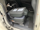 トヨタ認定中古車対象車になっております☆まるまるクリン施工・車両検査証明書が付いております☆トヨタ認定検査員が厳しく検査☆修復暦はもちろん、わずかなキズも正しくお伝えしております☆