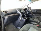 この車で色んな場所へドライブに出かけてみませんか。