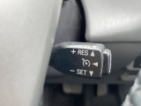 【クルーズコントロール】高速道路もラクラク走行。アクセルを離しても一定速度で走行ができ、長距離運転時の負担を軽減!加速・減速も簡単なスイッチ操作で調整できます。