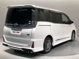 ご納車前にはエンジンオイル・オイルエレメント等を交換して、トヨタディーラーのエンジニアがしっかりと整備をさせていただきます。交換部品などについては、スタッフへお尋ねください。