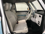 高いホールド性で運転姿勢が安定します。長距離ドライブでも疲れにくいのが魅力です。快適なドライビングライフをお送りください♪