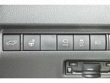 【ステアリングヒーター】エアコンよりも素早く手のひらを温め、寒い日のステアリング操作を快適にサポートします。