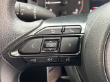 運転中、オーディオの操作をしてて、ハッとしたことはありませんか?ステアリングスイッチは、運転中でもハンドルでオーディオの操作が可能です。安全なドライブをサポートします。