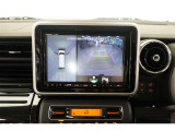 車の前後左右に取り付けられたカメラで、視線やバックモニターでは死角となる前方や真横も確認できます。狭い駐車スペースもスムーズに駐車できます。