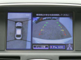メーカーHDDナビです。アラウンドビューモニター。全周囲カメラで、クルマを上空から見下ろしているかのような映像を映し出します。周囲の状況がひと目でわかります!