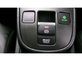 スイッチ操作で簡単にパーキングブレーキを作動可能。さらに停車時にブレーキを保持するブレーキホールド機能付きです。