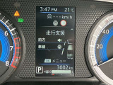 スピードメーター上に運転をサポートする様々な情報を表示してくれます。走行距離は約3000キロです。