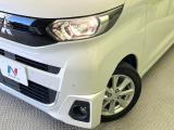 【LEDヘッドライト】悪天候や夜間走行時も良好な視界を確保し安心して運転できる高輝度LEDヘッドライトを装備!点灯速度が早く、消費電力も抑えられています。
