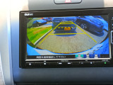 バック駐車が苦手な方や、初めてのお車で不安な方でも後方をナビ画面に映してくれるので、ラクラク停められます。