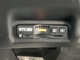 ETC2.0を搭載し、高速道路の料金決済をスムーズに行えるだけでなく、道路情報を活用した高度な運転支援サービスにも対応しています。