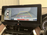 パノラミックビューモニター付きです。車両を上から見たような映像をディスプレイオーディオ画面に表示。運転席からの目視だけでは見にくい、車両周辺の状況をリアルタイムでしっかり確認できます。