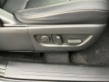 10WAYメモリー付きパワーシート!きちんとしたドライビングポジションがとれます。