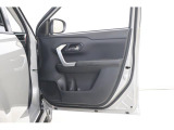 運転席ドア内側です。500mlペットボトルを収納できます。季節に関係なく水分補給は本当に重要ですよ。