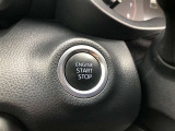 エンジンスタートスイッチです。キーが車内にあれば、エンジンの始動や停止はスイッチを押すだけ!キーを取り出す手間を省き、ワンプッシュで操作できるので簡単でスムーズです。