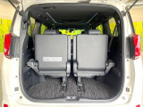 普段のお買い物や通勤、送迎等に十分な荷室スペースを確保しております。セカンドシートを倒すと、大きな荷物の積載も可能です♪