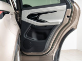 当店の営業時間は平日11:00〜18:00、土日祝は10:00〜18:00、毎週火曜日と水曜日は定休日となります。スムーズなご案内をさせていただくため、可能な限り事前のご来店予約をお願いいたします。
