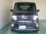 明度の高いLEDヘッドライトで、夜間の運転も安心です。