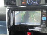 ☆両サイドビューです!左右両サイドに設置されたカメラからの映像を表示し、車両側方の安全確認や狭い小路での接触回避などの操作を補助するモードです。