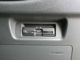 純正ETC2.0付 料金所もスムーズに通れ、割引料金の適用もあります。ビルトインできれいに収まっており、見た目もスマートです。