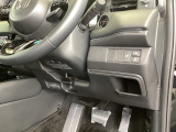 左側に高速で便利なETCがあり、横滑りを防ぐVSAなどのスイッチは、運転席の右側、手の届きやすい位置にあります。