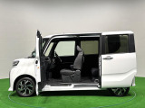 ☆ミラクルオープンドア☆ 驚くほど大開口!しかも両側スライドドア!乗り降りがしやすい、大きなも荷物の積み込めもラクラク♪ピラー内臓スライドドアで運転席側と同等の強度・剛性を確保しました。