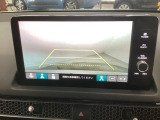 【バックカメラ】運転が苦手な方も車庫入れラクラクです!ギアをリバースに入れれば自動的に切り換わりますので、面倒な操作は不要です♪狭い駐車場もお車を傷つけず安心ですね!