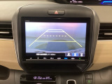 【バックカメラ】運転が苦手な方も車庫入れラクラクです!ギアをリバースに入れれば自動的に切り換わりますので、面倒な操作は不要です♪狭い駐車場もお車を傷つけず安心ですね!