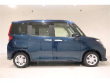 運転席側の真横からのサイドフォルム、シンプルで飽きのこないスタイリッシュなスタイルですね!乗降しやすそうなのがわかります。