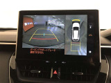 パノラミックビューモニター付きです。車両を上から見たような映像をディスプレイオーディオ画面に表示。運転席からの目視だけでは見にくい、車両周辺の状況をリアルタイムでしっかり確認できます。