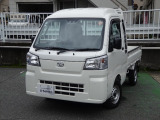 5速マニュアルトランスミッション&4WDで力強い走りの走行少ないハイゼットトラックが入庫しました!衝突軽減ブレーキやパーキングセンサー等安全装備も付いたお買い得な軽トラックですよ!