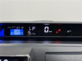 【メーターまわり】ドライバーから見やすい位置にあって安全運転に寄与します。マルチインフォメーションディスプレイでは、クルマに関する情報の確認はもちろん、各種安全機能・装備のON/OFFも設定可能。