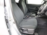 運転席はシート高さが調整出来て便利です♪