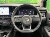 インテリアに合わせたデザインのステアリングは、運転される方のことも考え、運転しやすい形状、大きさです。是非一度、実際に触ってお確かめください。