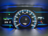 視認性に優れたメーターを採用しており、走行中でも車速や情報が分かりやすく表示されます。運転時の視線移動をむりのない範囲に抑え、快適で安心感のあるドライブをサポートします。