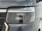 LEDヘッドライトは、点灯の瞬間から最大光量を発揮し、突然暗くなるトンネルなどでの安定感を高めます。