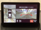 狭い場所での駐車やすれ違いなどでより的確な運転操作に役立つ360&deg;ビューモニターが装備されています。