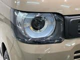 LEDヘッドライトは、点灯の瞬間から最大光量を発揮し、突然暗くなるトンネルなどでの安定感を高めます。