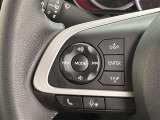 運転中、オーディオの操作をしてて、ハッとしたことはありませんか?ステアリングスイッチは、運転中でもハンドルでオーディオの操作が可能です。安全なドライブをサポートします。
